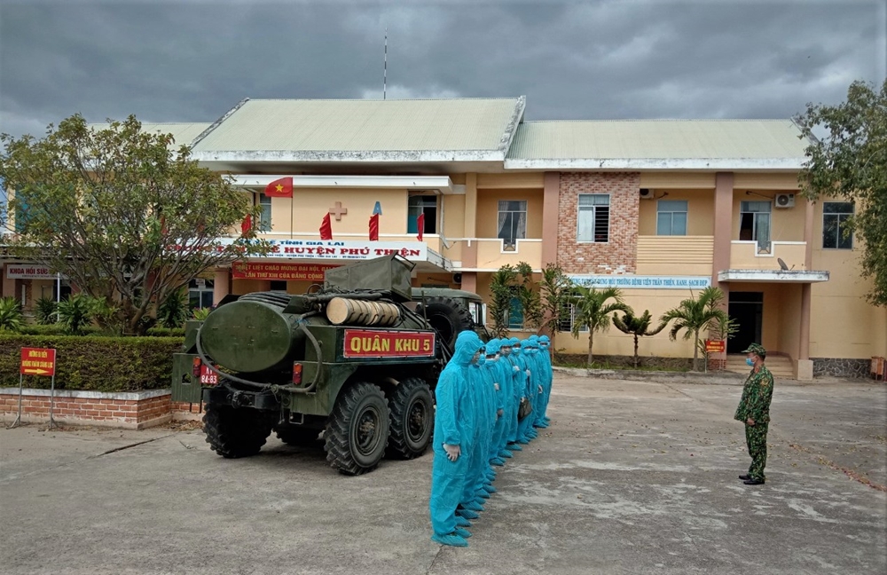 Phổ biến giao nhiệm vụ trước khi thực hiện công tác phun khử khuẩn